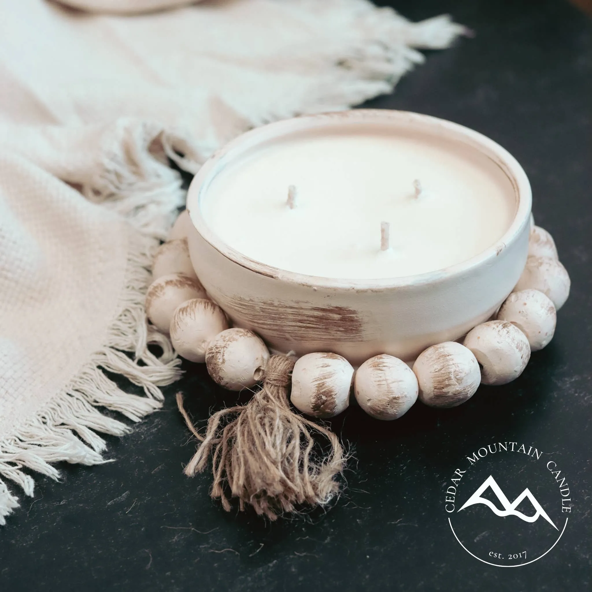 Round Beaded Tassel Soy candle: White / Molten Lava