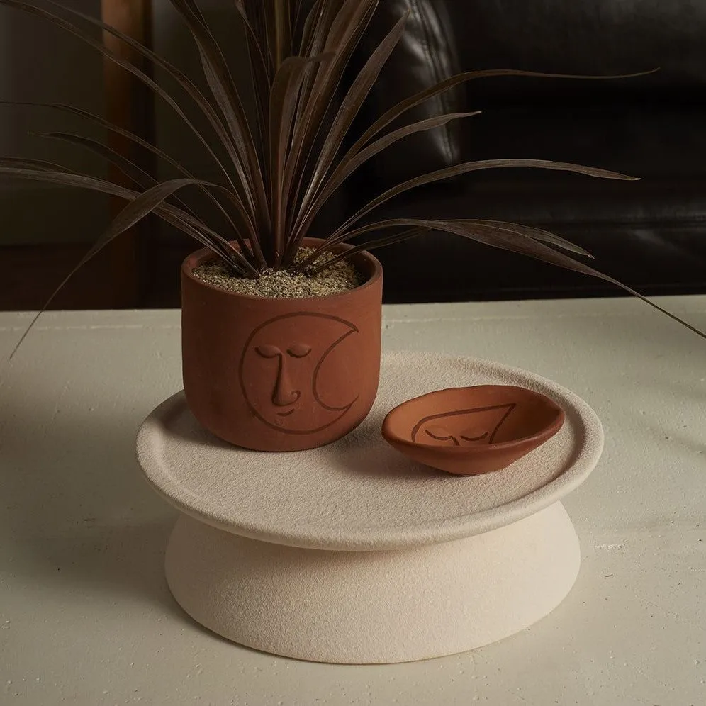 Tierra Pedestal